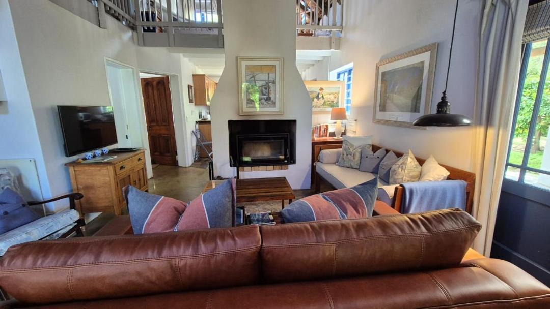 Photo of Livingroom in Stanford