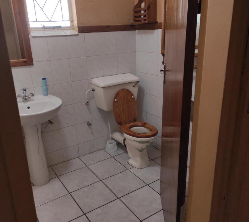 Photo of Bathroom in Universitas
