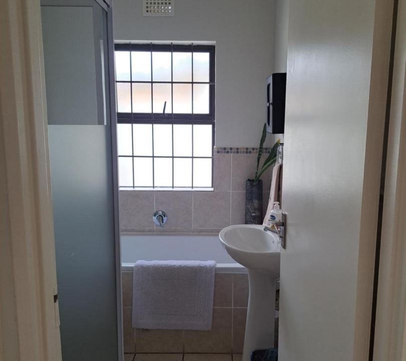 Photo of Bathroom in Bloubergstrand