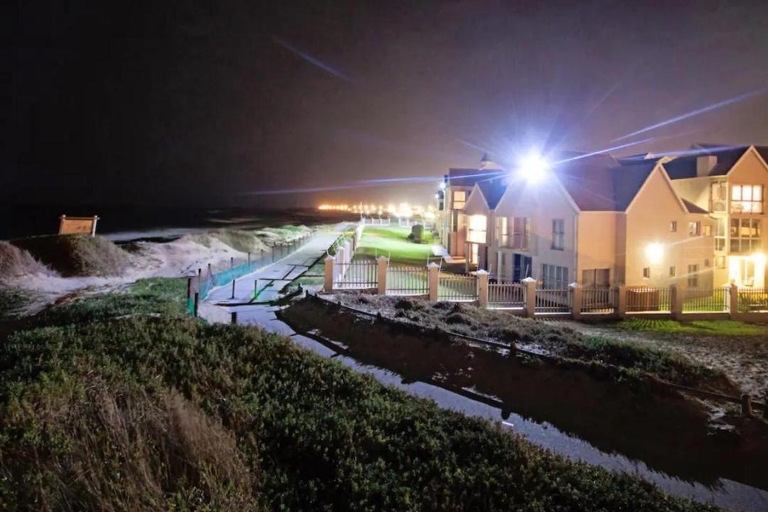Photo of Others in Pollok Beach