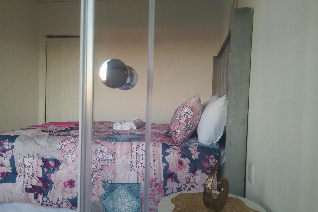Photo of Bedroom in Taung Station