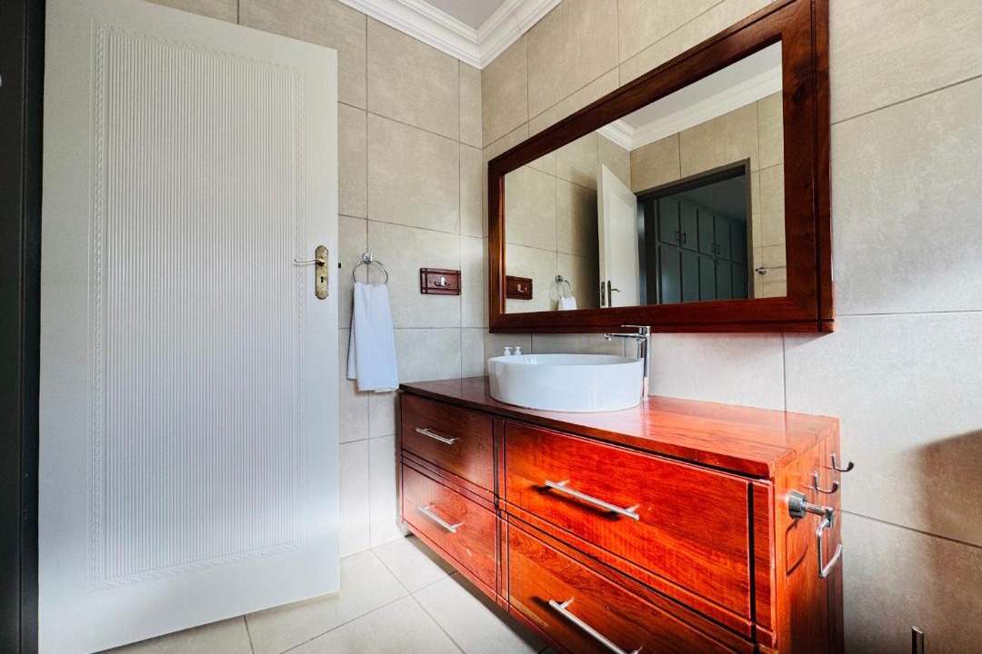 Photo of Bathroom in Flora Park