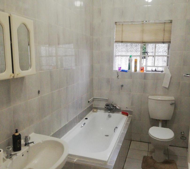 Photo of Bathroom in Greater Johannesburg Metropolitan Area
