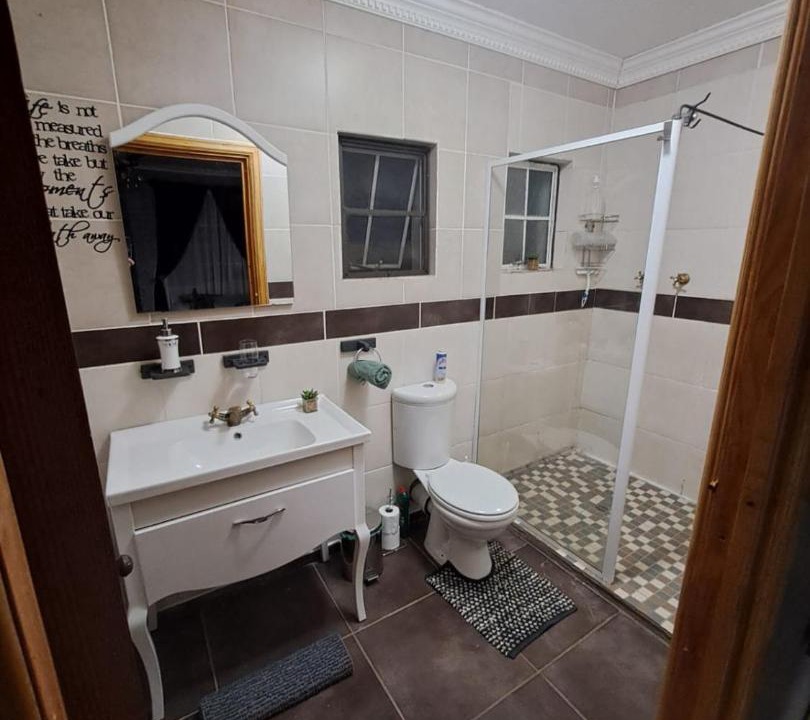 Photo of Bathroom in Thembelihle