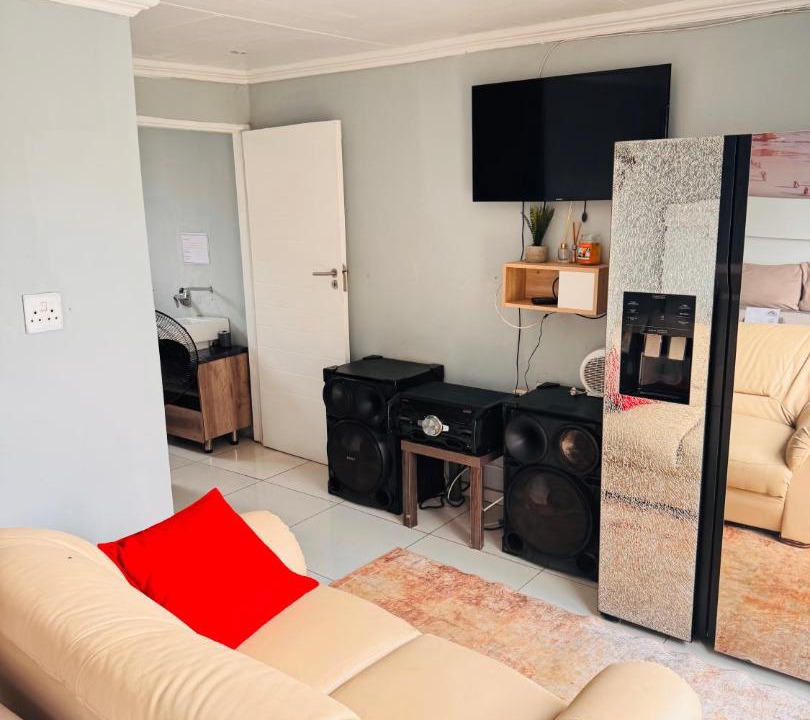 Photo of Livingroom in Evaton
