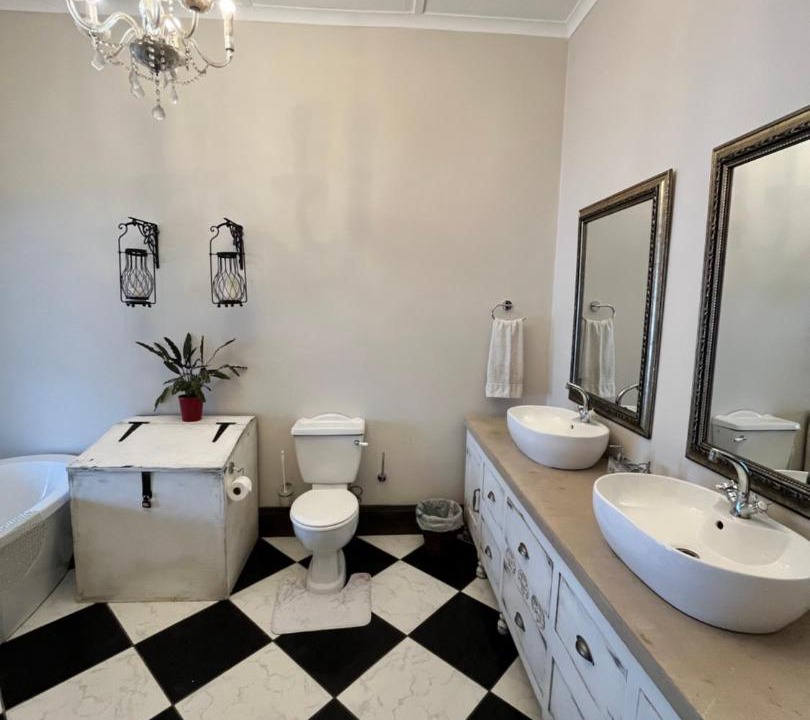 Photo of Bathroom in Graaff-Reinet