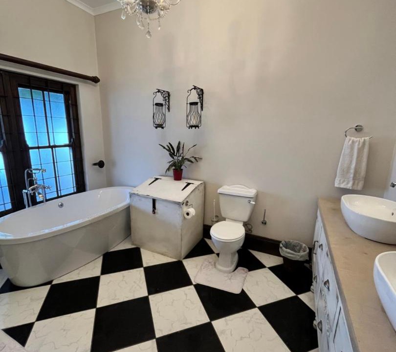 Photo of Bathroom in Graaff-Reinet