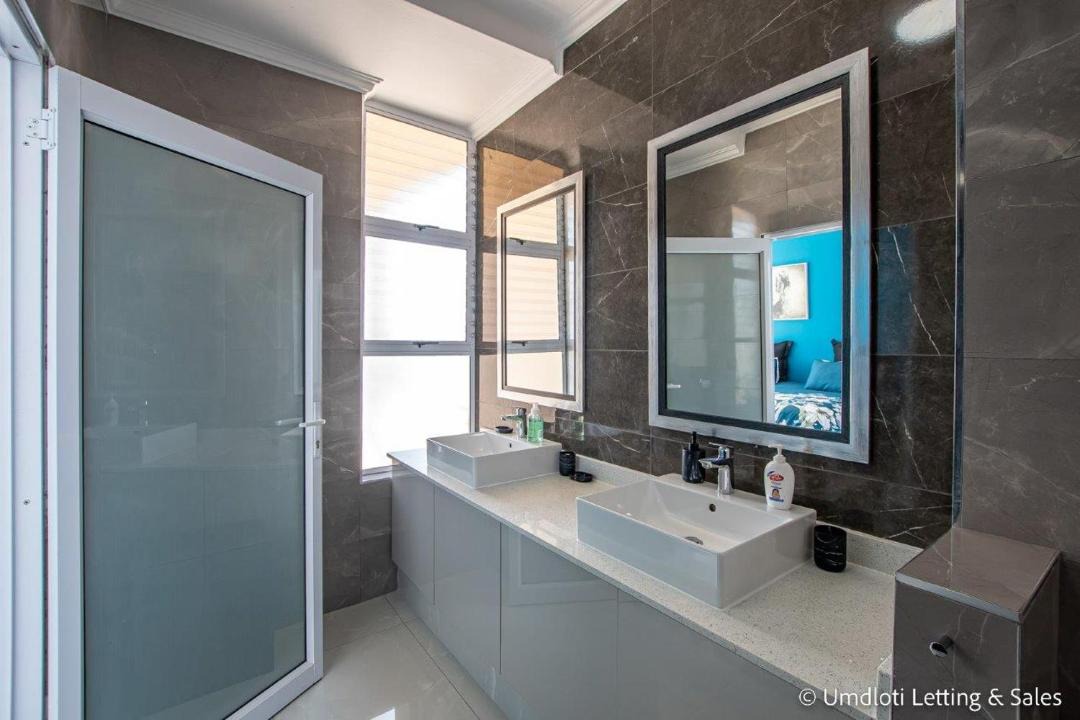 Photo of Bathroom in Umdloti