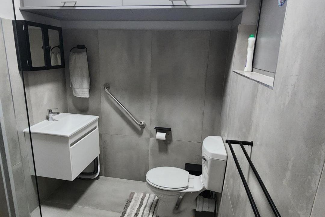 Photo of Bathroom in Pollok Beach