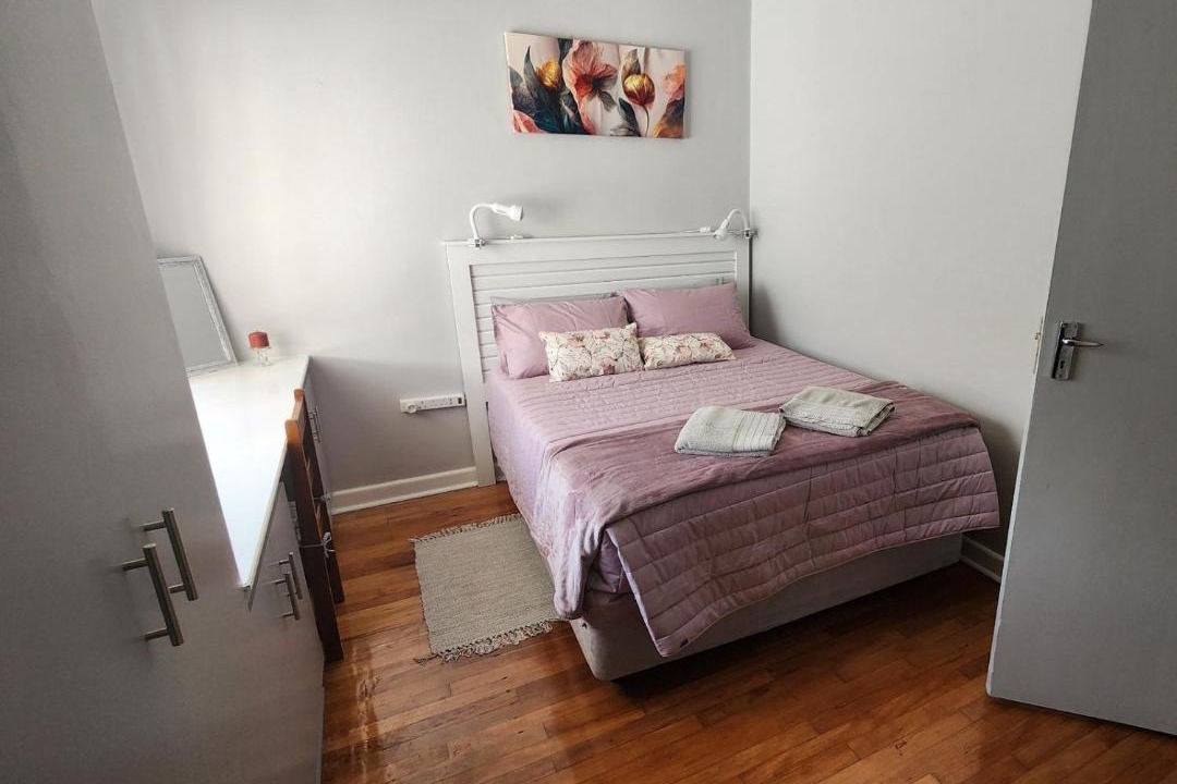 Photo of Bedroom in Pollok Beach