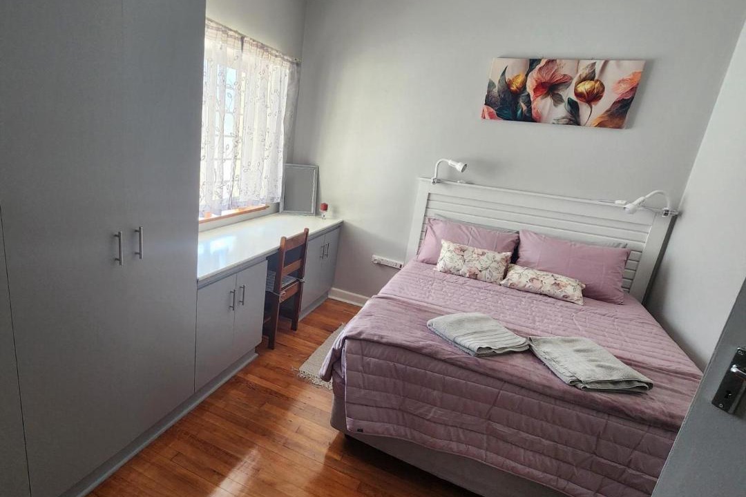 Photo of Bedroom in Pollok Beach