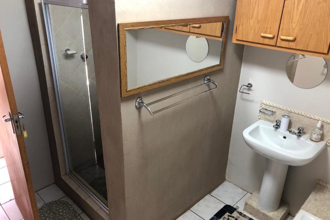 Photo of Bathroom in Universitas