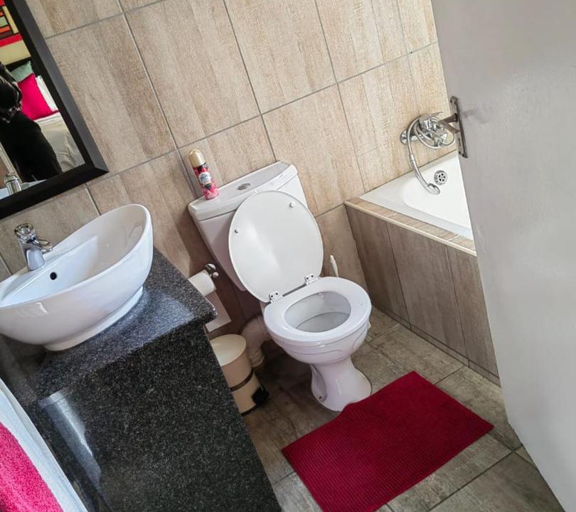 Photo of Bathroom in Universitas