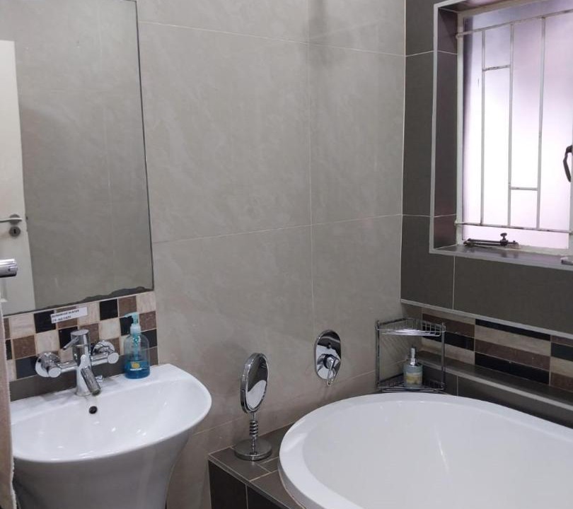 Photo of Bathroom in Waterkloof Glen