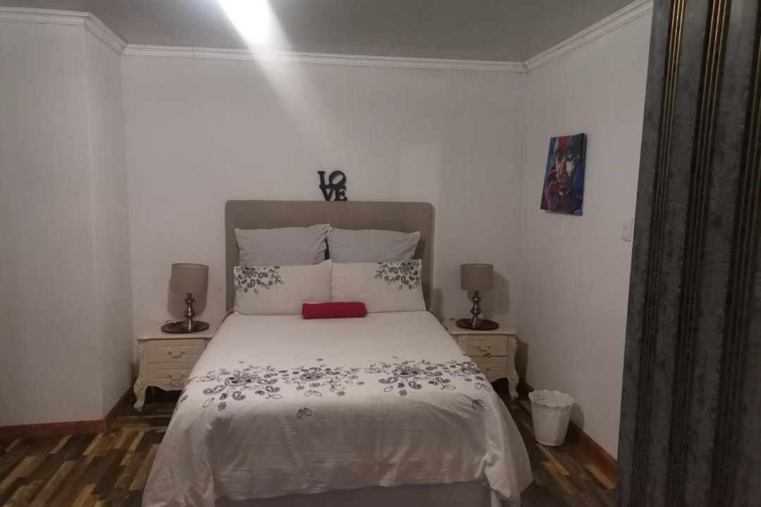 Photo of Bedroom in Alice