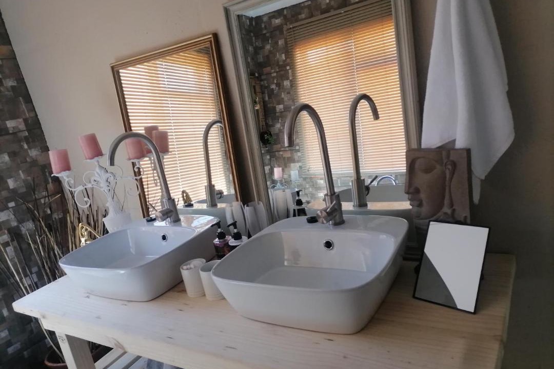 Photo of Bathroom in Springbok