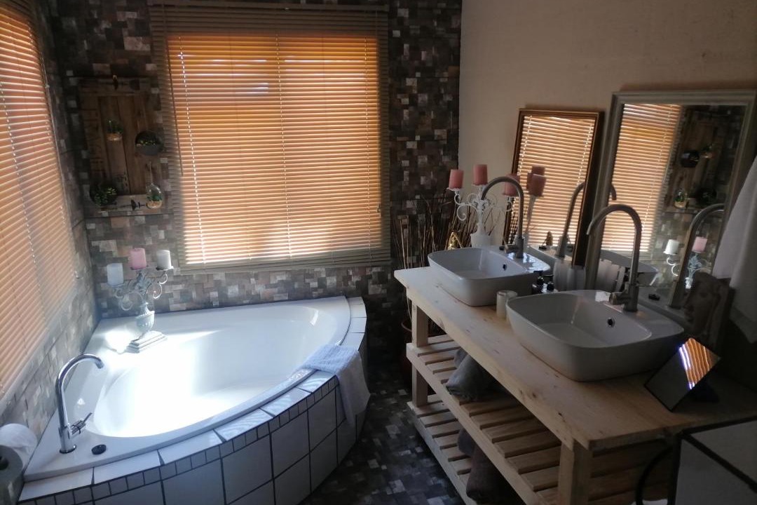 Photo of Bathroom in Springbok