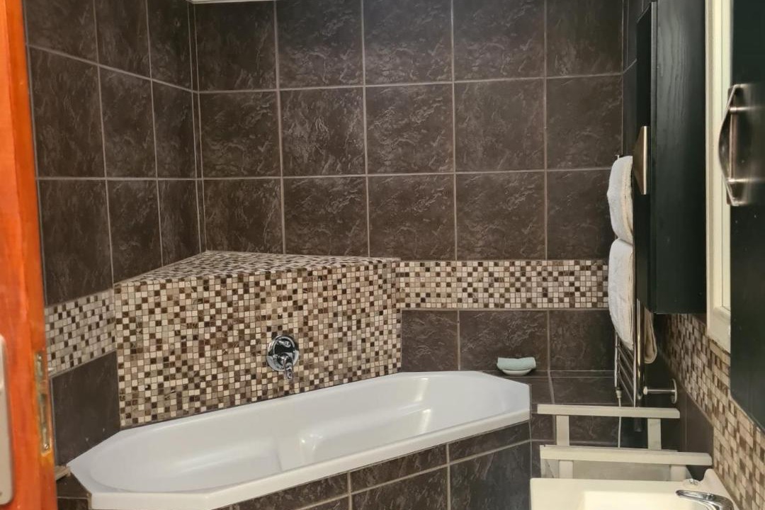 Photo of Bathroom in Faerie Glen