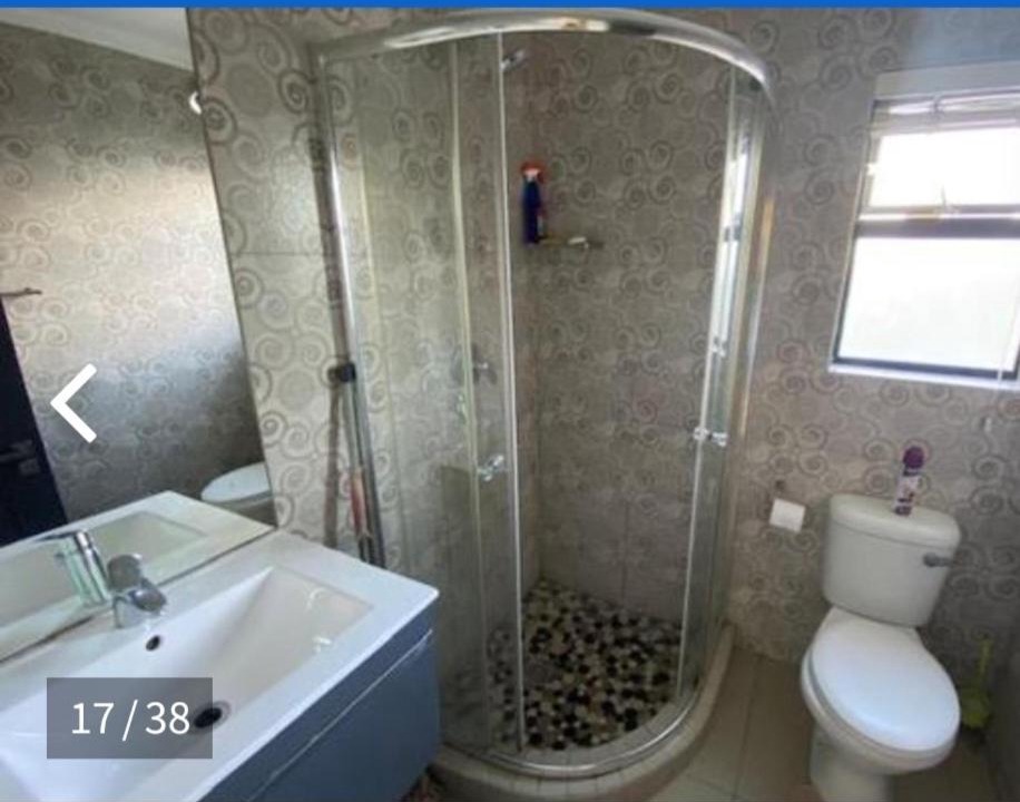 Photo of Bathroom in Gonubie