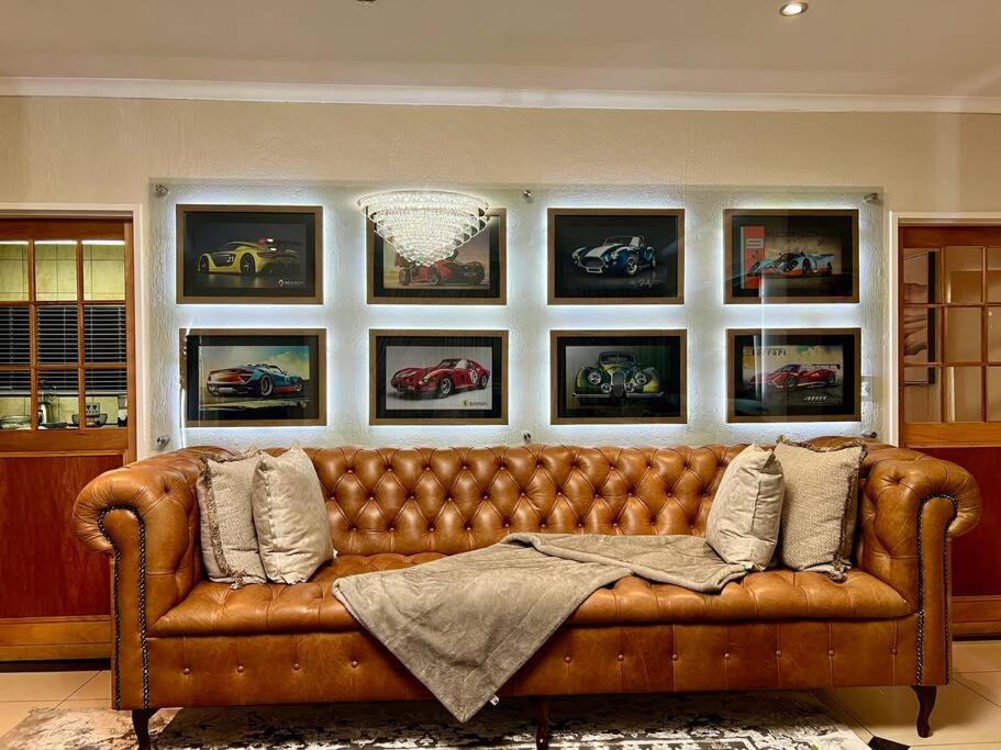 Photo of Livingroom in Greater Johannesburg Metropolitan Area