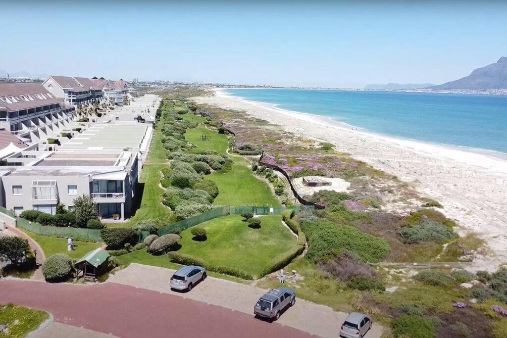 Photo of Others in Bloubergstrand