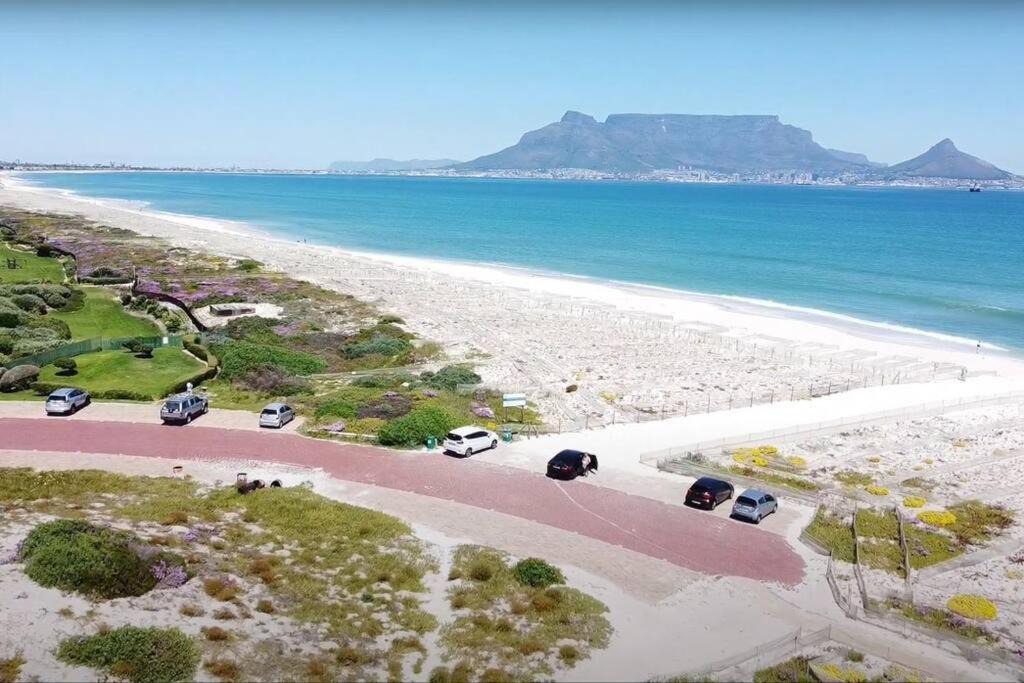 Photo of Others in Bloubergstrand