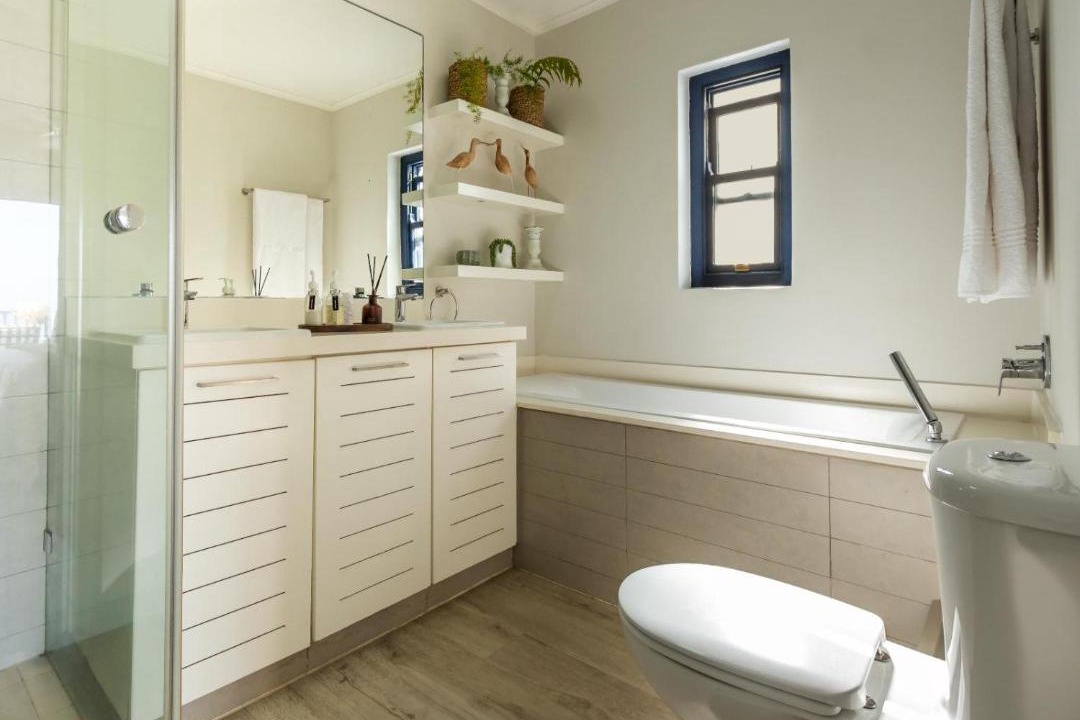 Photo of Bathroom in Shaka's Rock