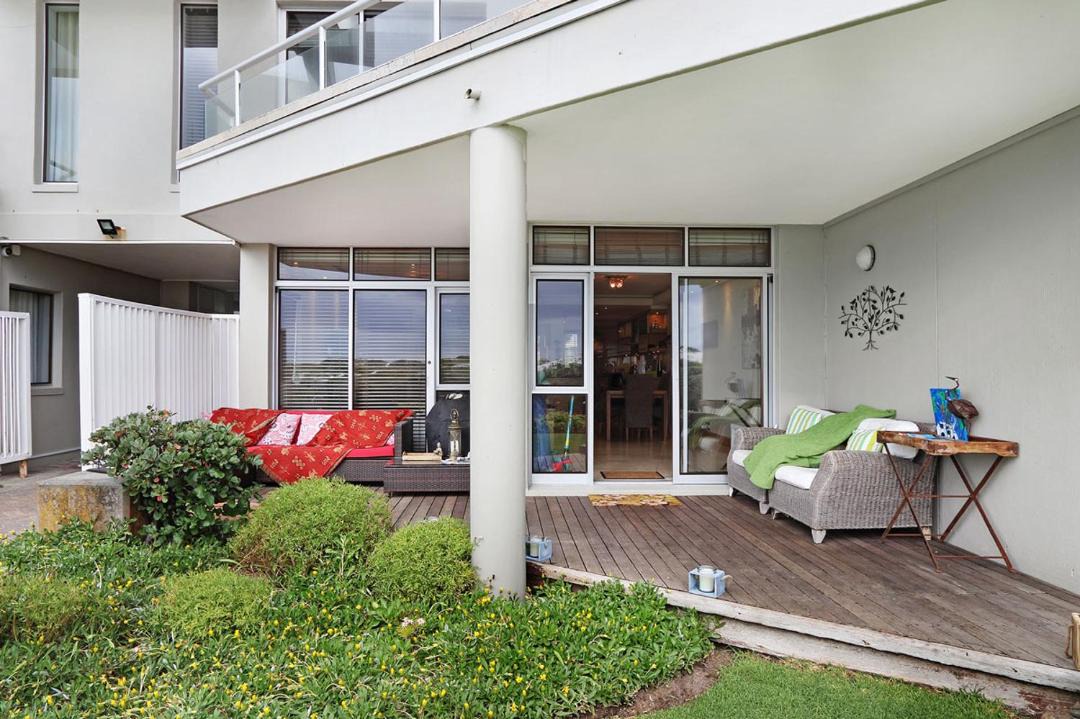 Photo of Patio Balcony in Bloubergstrand