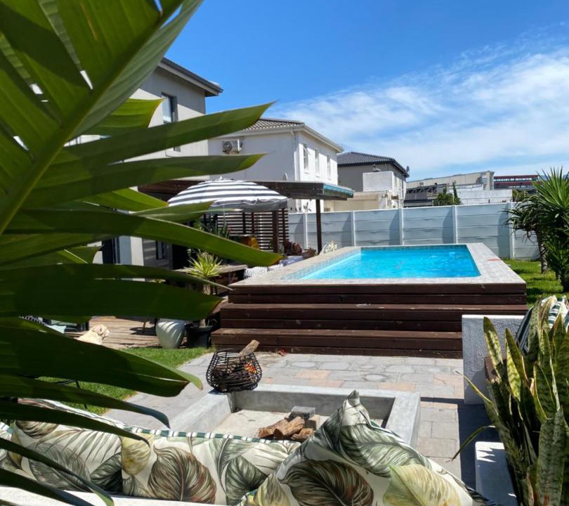 Photo of Others in Bloubergstrand