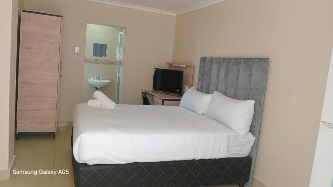 Photo of Bedroom in Isipingo