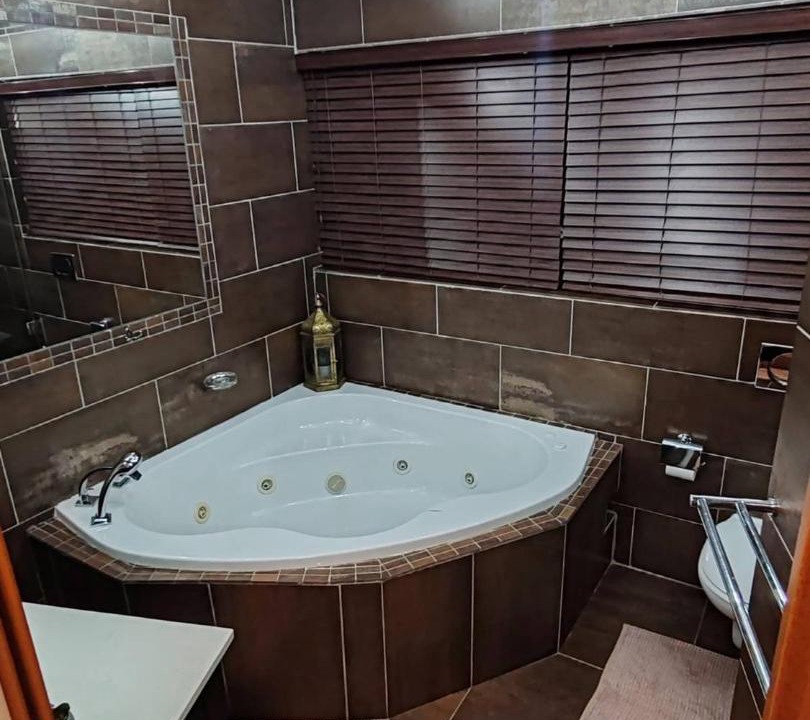 Photo of Bathroom in Greater Johannesburg Metropolitan Area