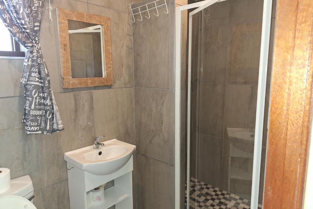 Photo of Bathroom in George