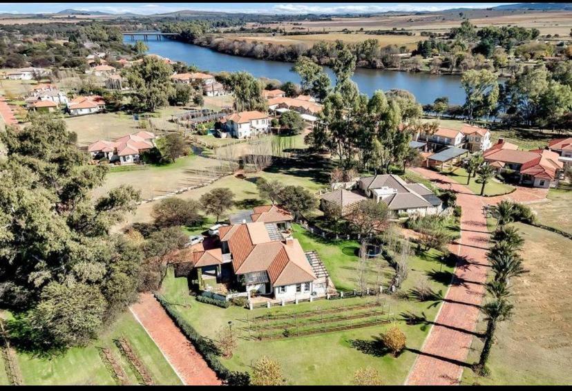 Photo of Others in Parys