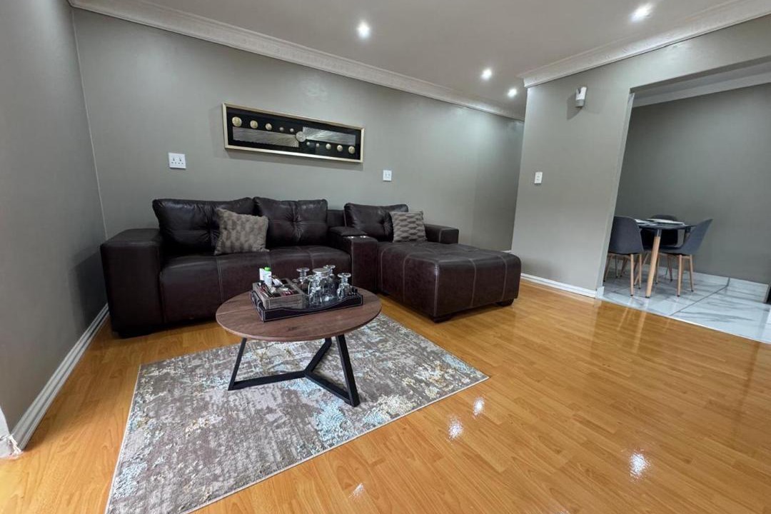 Photo of Livingroom in Chatworth