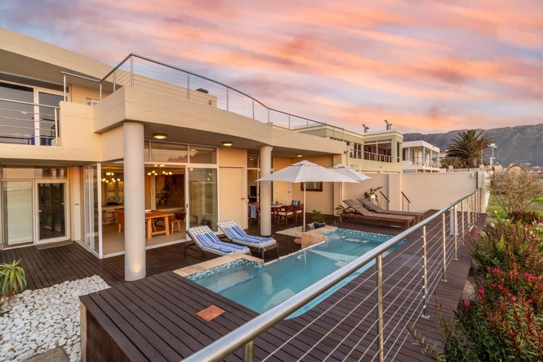 Photo of Patio Balcony in Gordons Bay Central