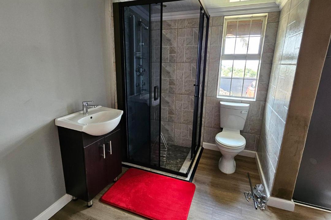 Photo of Bathroom in Emalahleni