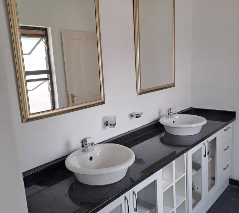 Photo of Bathroom in Vredefort