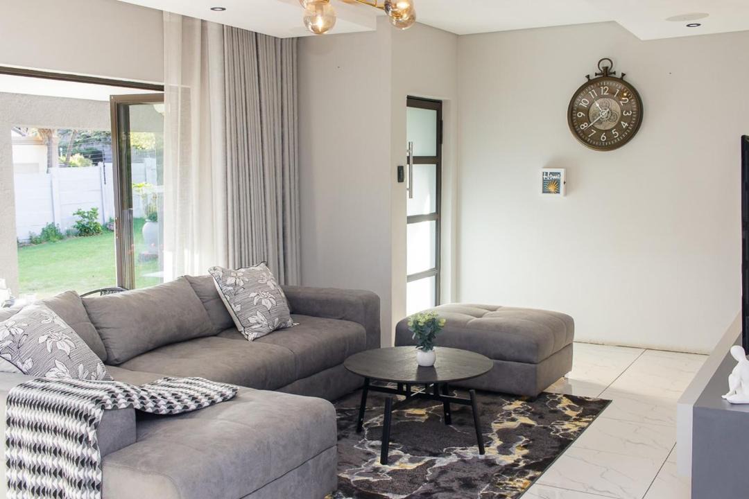 Photo of Livingroom in Greater Johannesburg Metropolitan Area