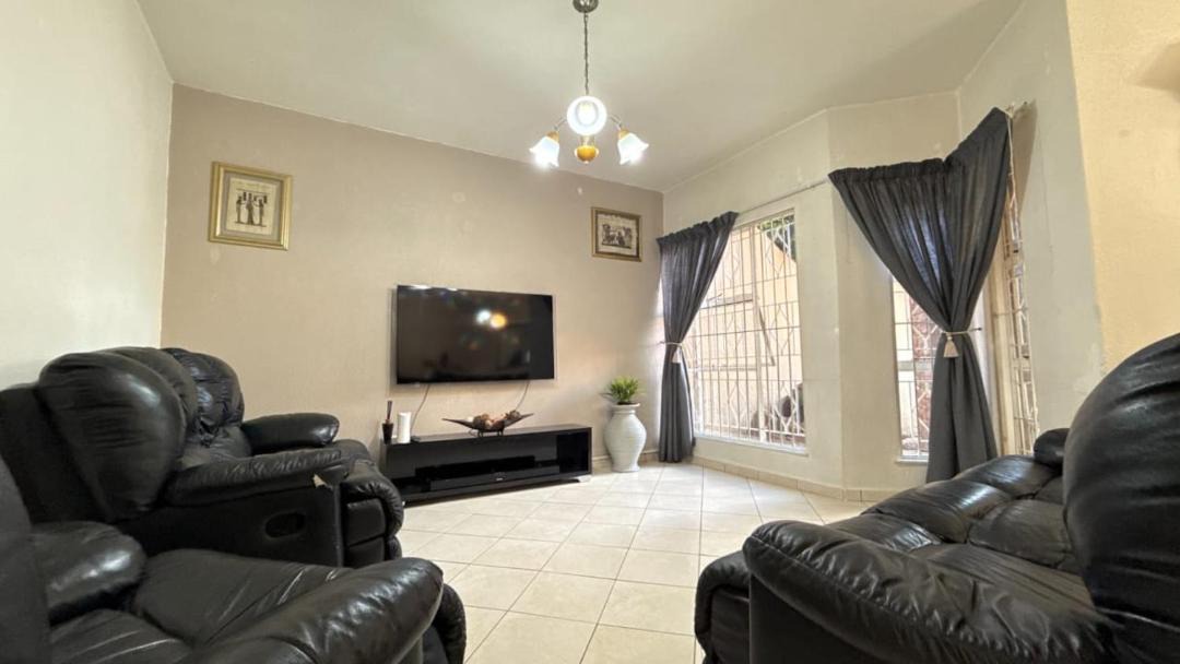Photo of Livingroom in Greater Johannesburg Metropolitan Area