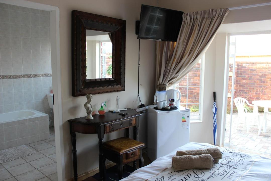 Photo of Others in Parys