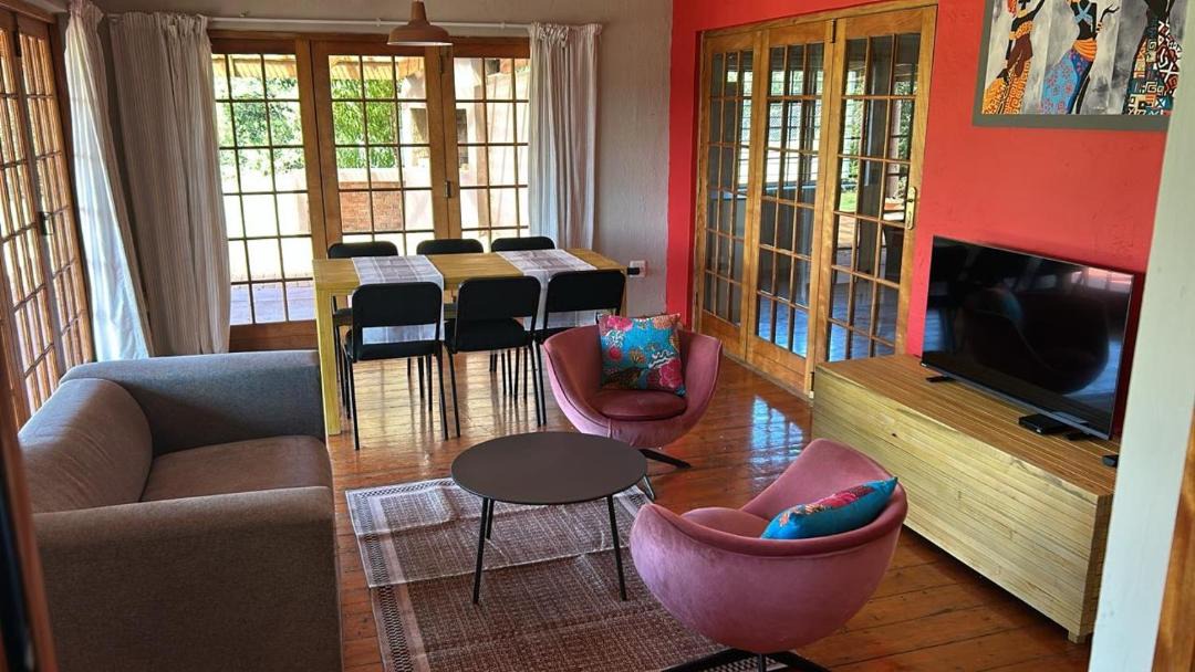 Photo of Livingroom in Thornhill