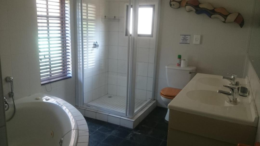 Photo of Bathroom in Emalahleni