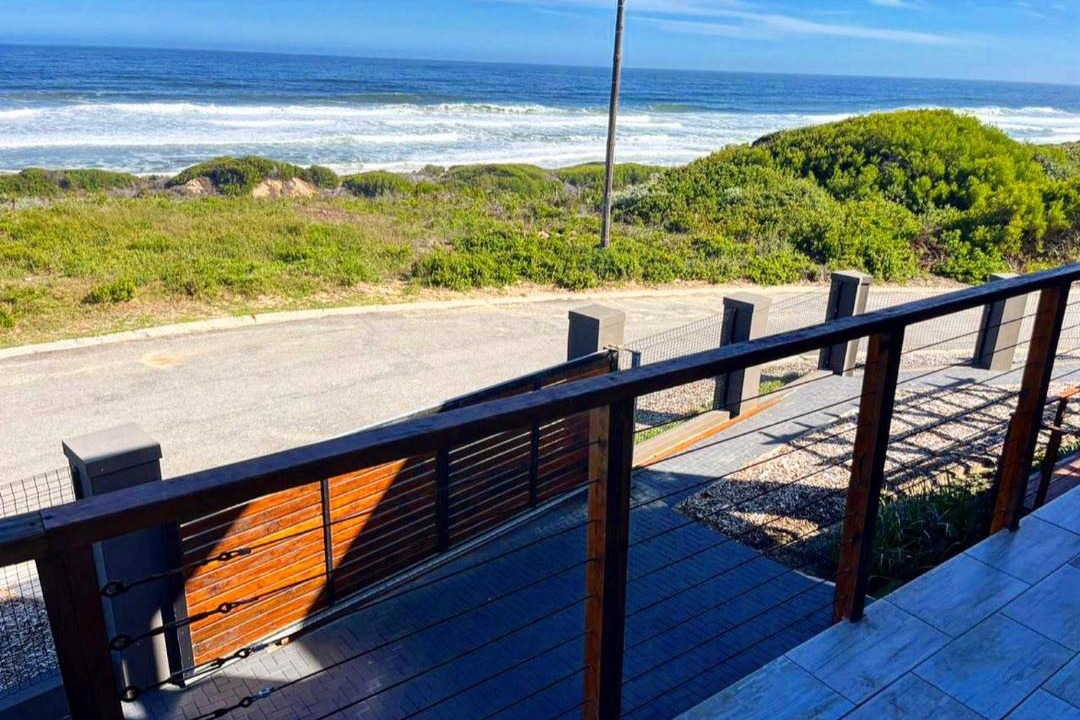 Photo of Patio Balcony in Wilderness Beach