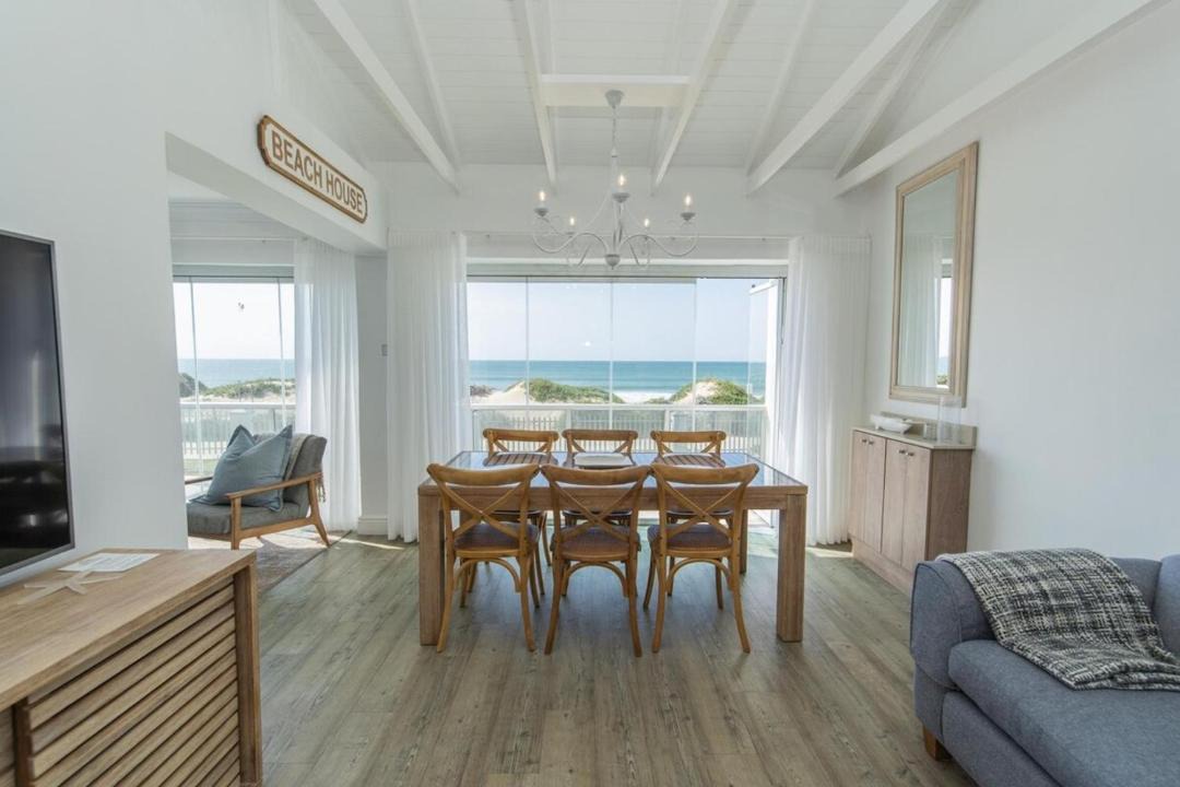 Photo of Livingroom in Pollok Beach