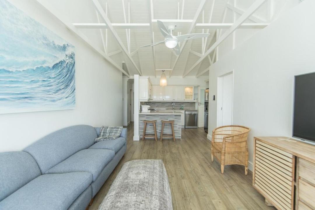 Photo of Livingroom in Pollok Beach