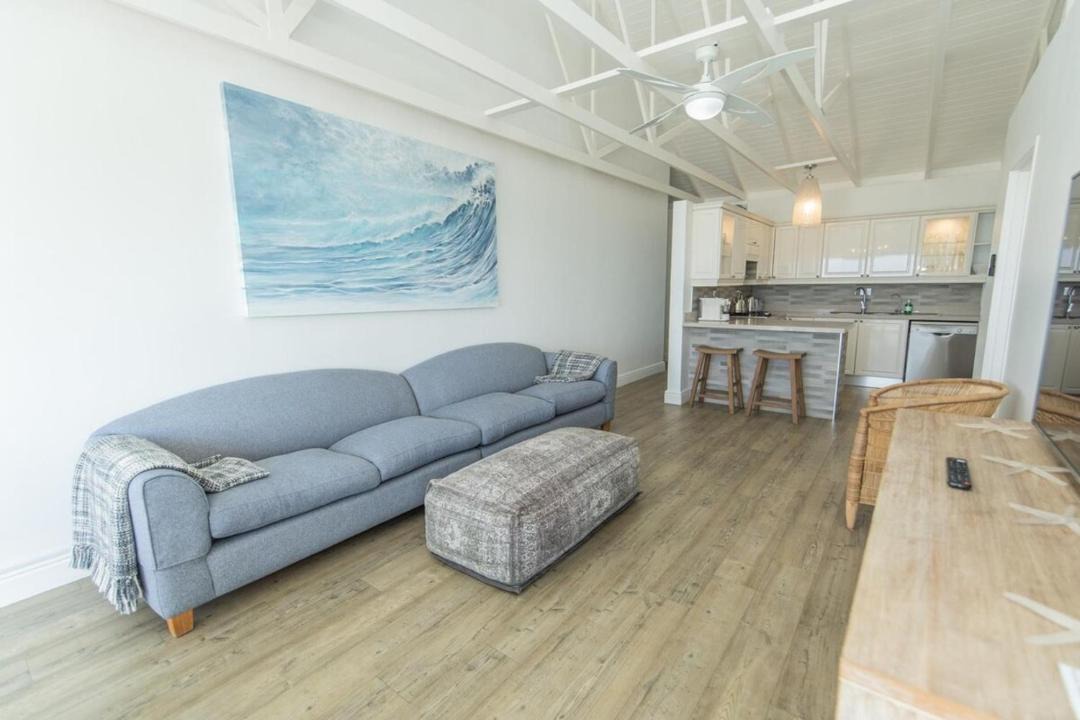 Photo of Livingroom in Pollok Beach