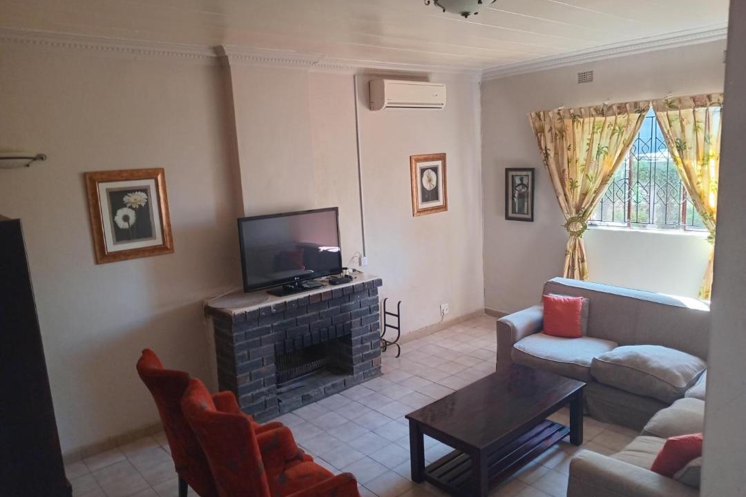 Photo of Livingroom in Moses Kotane