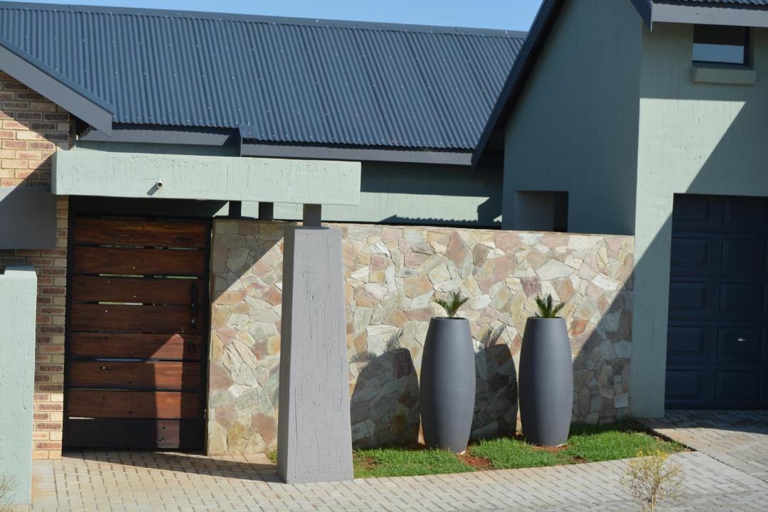 Photo of Others in Parys
