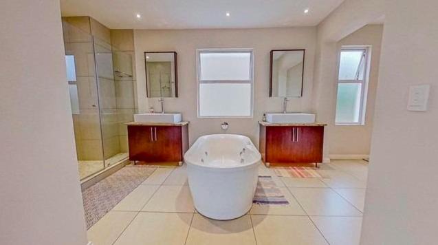 Photo of Bathroom in Greater Johannesburg Metropolitan Area