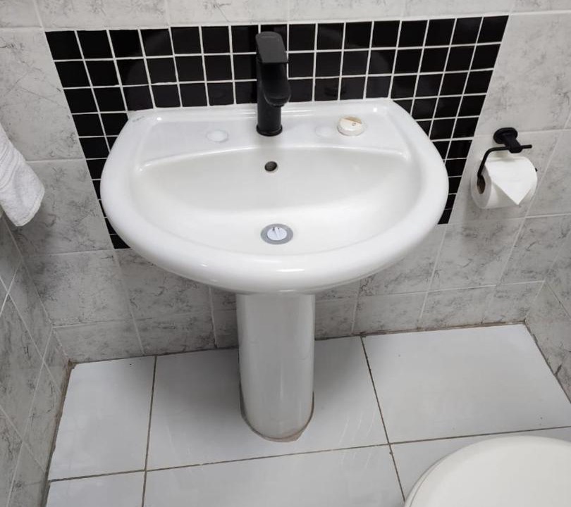 Photo of Bathroom in Universitas